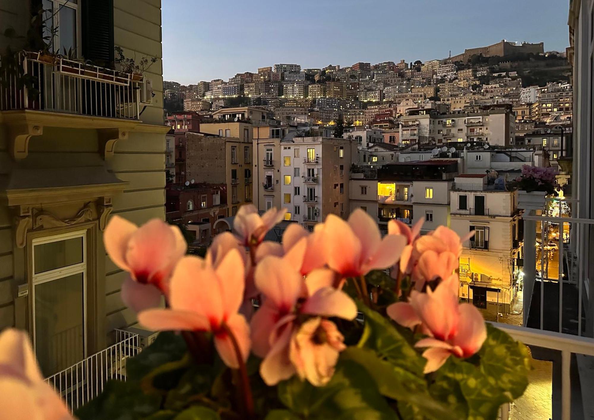 Insogno Suites نابولي المظهر الخارجي الصورة